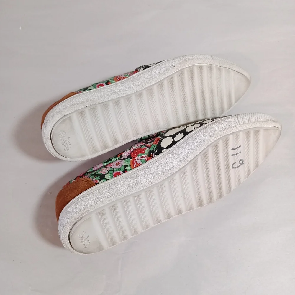 Coach Limited Edition floral animal print slip on Point Toe sneaker Size 5 B